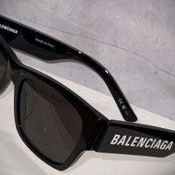 BALENCIAGA SHADES ☀️ 