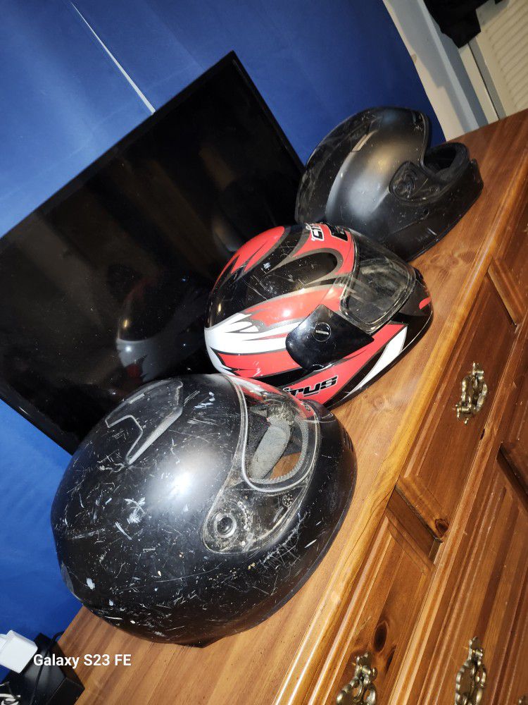 Moto Helmets 2 Bell & 1 Cirus DOT approved