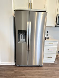 Brand New Whirlpool FingerPrint Resistant 36’’ Fridge