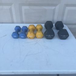 61 lbs rubber weights used in good condition with some cosmetic blemishes.  2-17.5lbs 2-8lbs 2-5lbs  61lbs total weight  Located below  31705 SR-54  W
