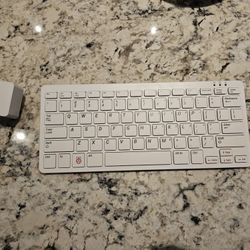Raspberry Pi 400 4GB RAM - 32GB Micro SD