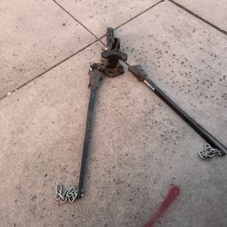 Weight distributing trailer hitch