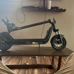 KQI300 Electric Scooter 