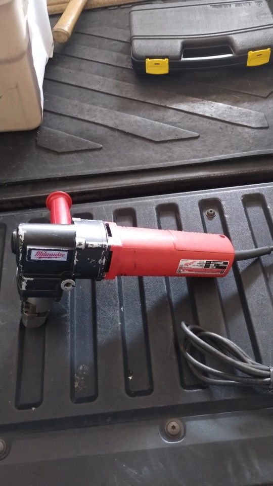 Milwaukee Nibbler Heavy Duty