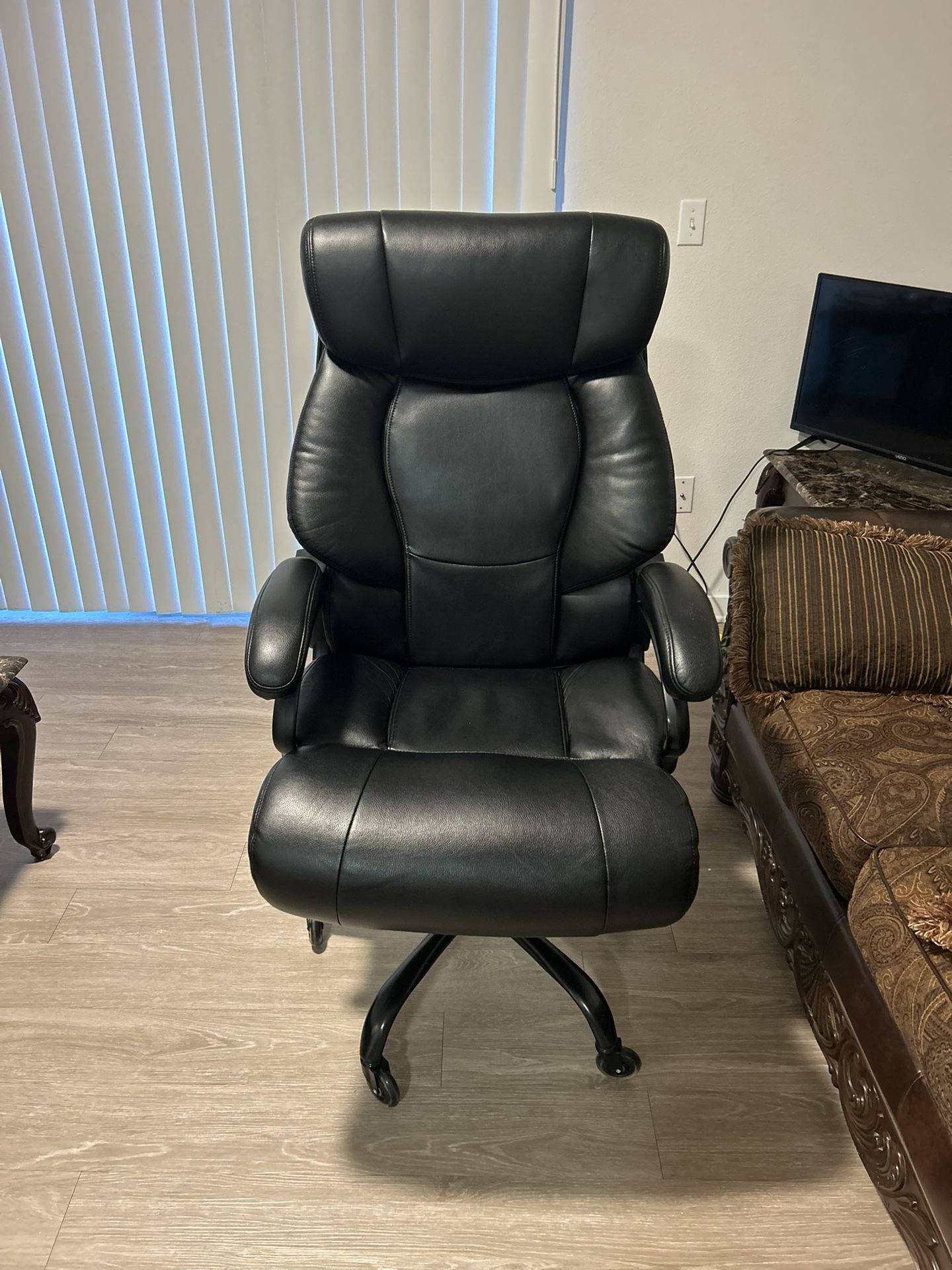 Big and Tall Office Chair in Like New Condition