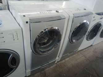 Bosch front load washer and dryer set on pedestals - Free delivery