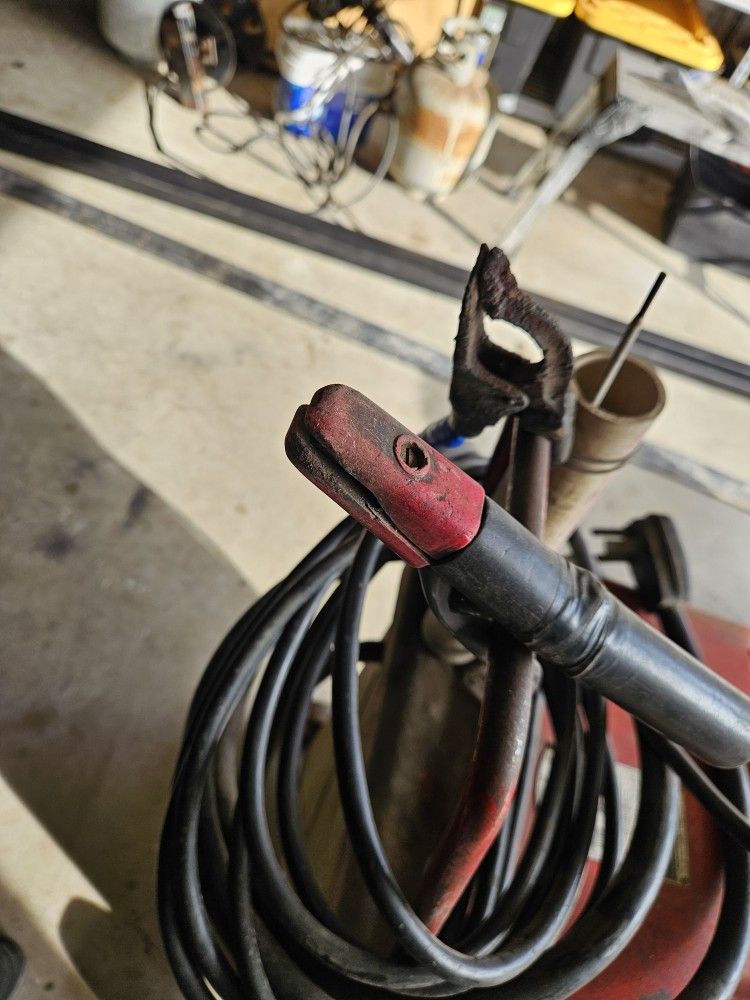 MARQUETE MASTER 235 A.C. ARC WELDER