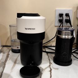 Nespresso Vertuo Pop+ Coconut White + Aeroccino 3 Milk Frother