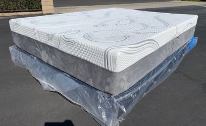 Queen Organic Cool Gel Memory Foam!!