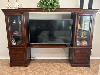 Entertainment center