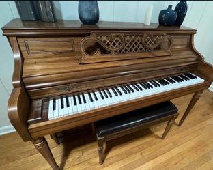 Kimball Upright Piano with Bench – Beautiful Traditional Wood Finish