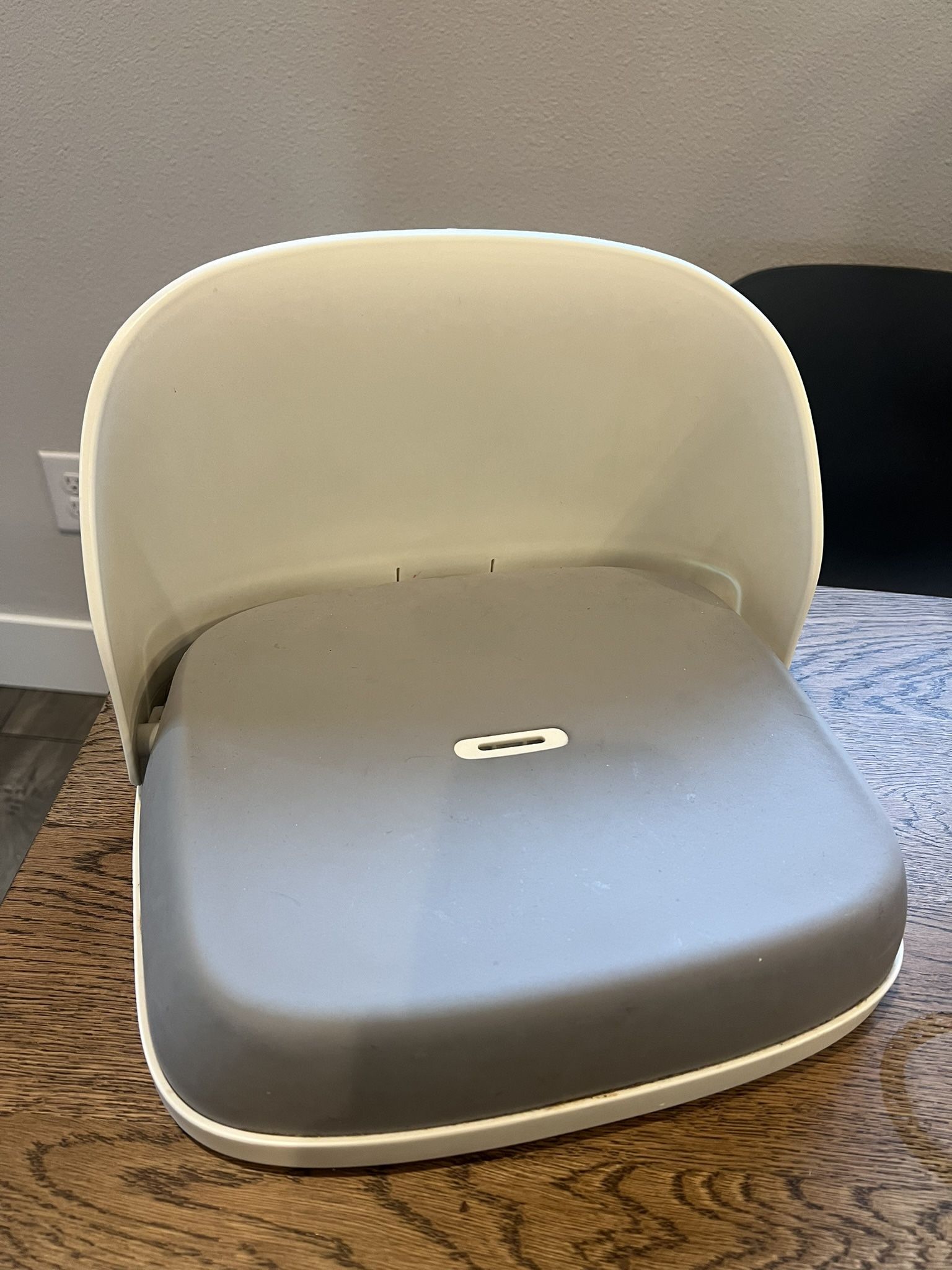 Oxo Booster Seat With Straps (Toupe)