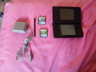Nintendo DSi Black with Charger and 2 Games