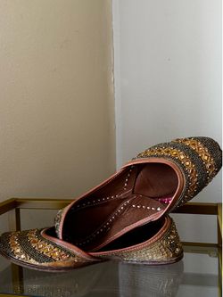 Handmade Leather Jutti With Golden Detailing