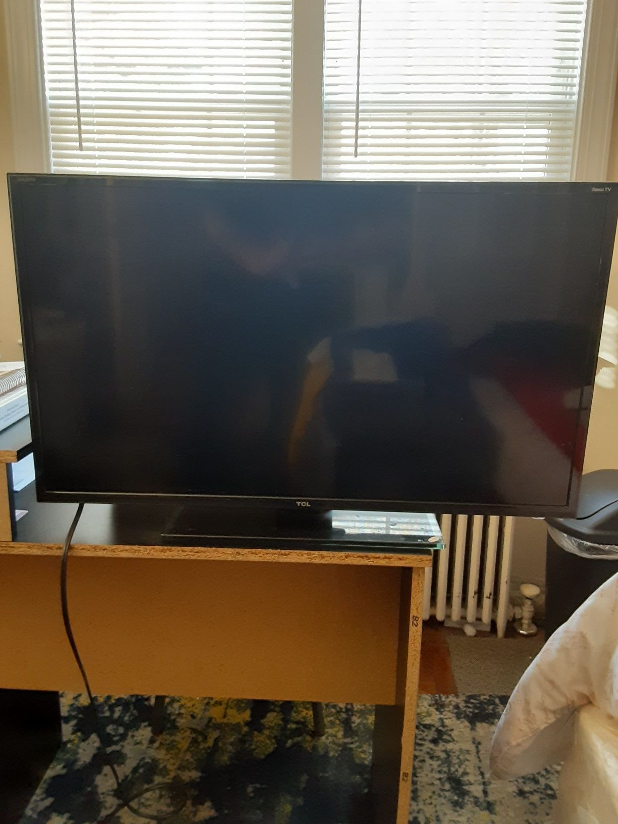 I have two 32inch TV's for sale, one is a Samsung that works perfectly fine and I have a TCL TV that work perfectly fine as well