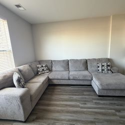 Ashley Furniture 3 Piece Sectional Couch w/ Chaise – Like New