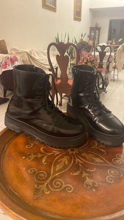 SIZE 7 BLACK BOOTS VERY CLEAN GOOD CONDITION $5