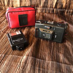 Anaconda Vintage 35mm Camera With Flash And Case.