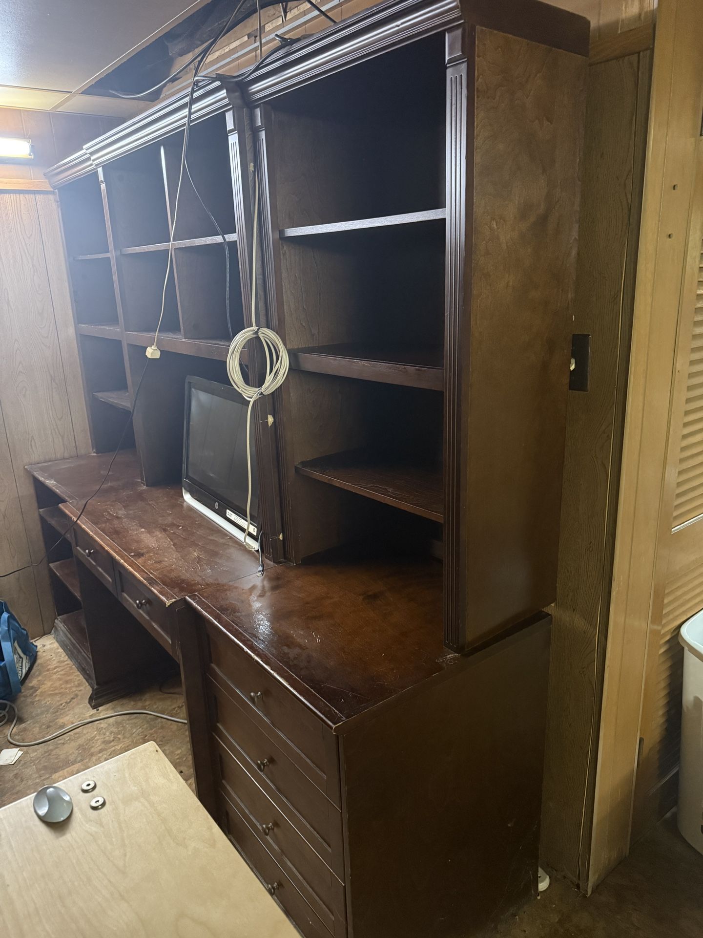 FREE DESK