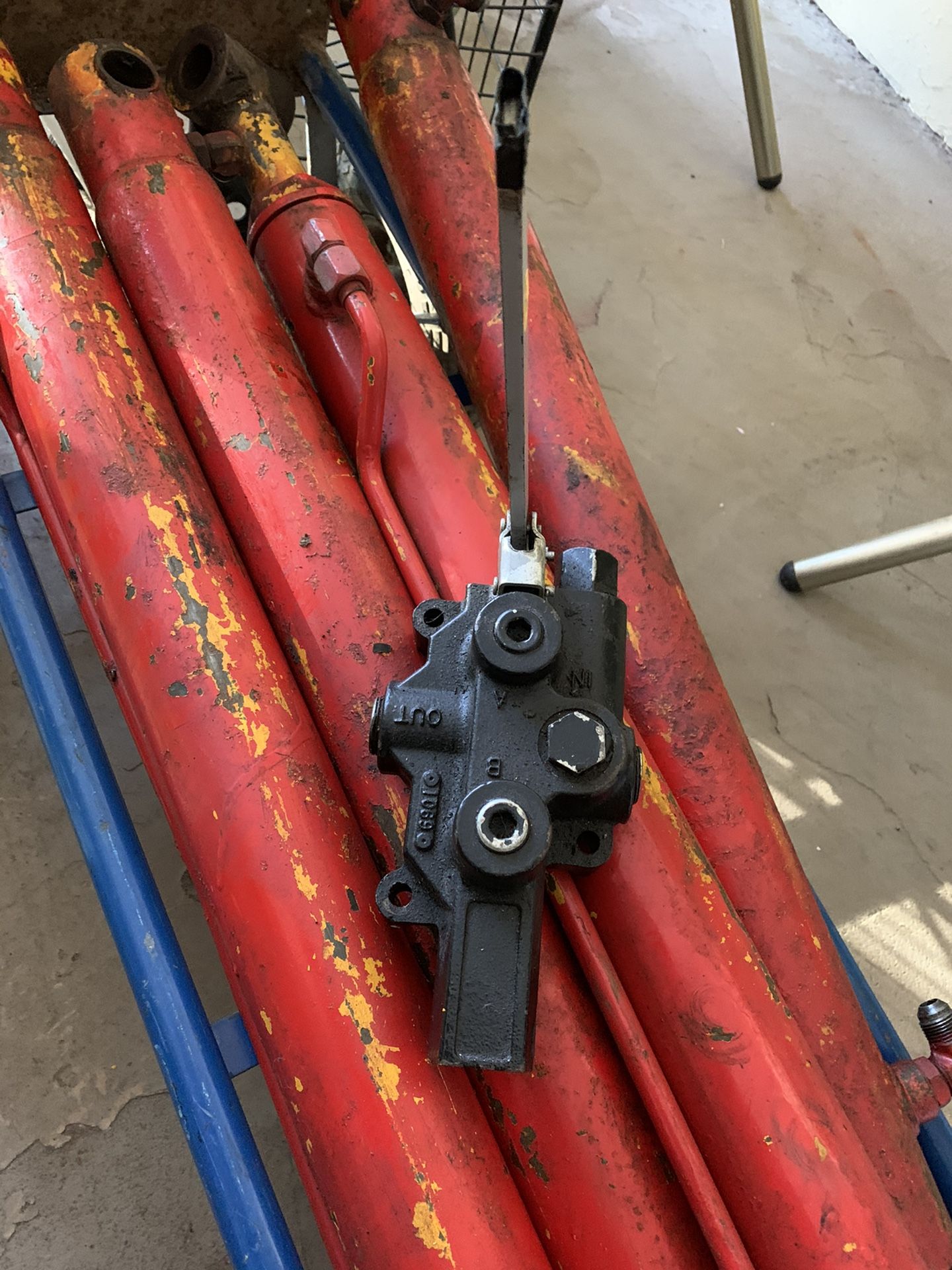 Hydraulic cylinders - all 4 for one money