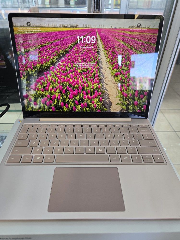 Microsoft Surface Laptop Go (Check Pics)
