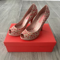 Betsey Johnson Size 7M Rosy II Pink Vero Cuoio Pump Heels