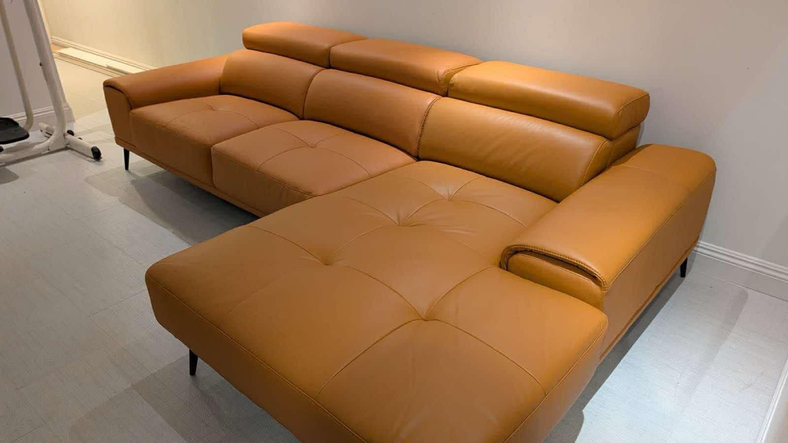 New Luxury Sectional Couch / Free Delivery 
