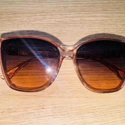 Brown Oversized Cat-Eye Sunglasses with Gradient Lenses
