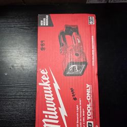 Milwaukee
M18 18-Volt 1250 Lumens Lithium-Ion Cordless Search Light (Tool-Only)