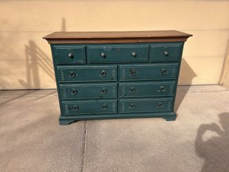 9-drawer Wooden Dresser