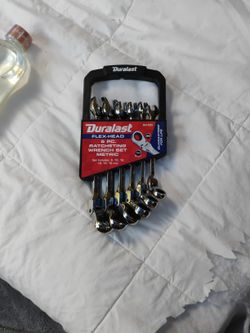 Duralast Metric Flex Head Ratcheting Wrench Set 6 Piece

New