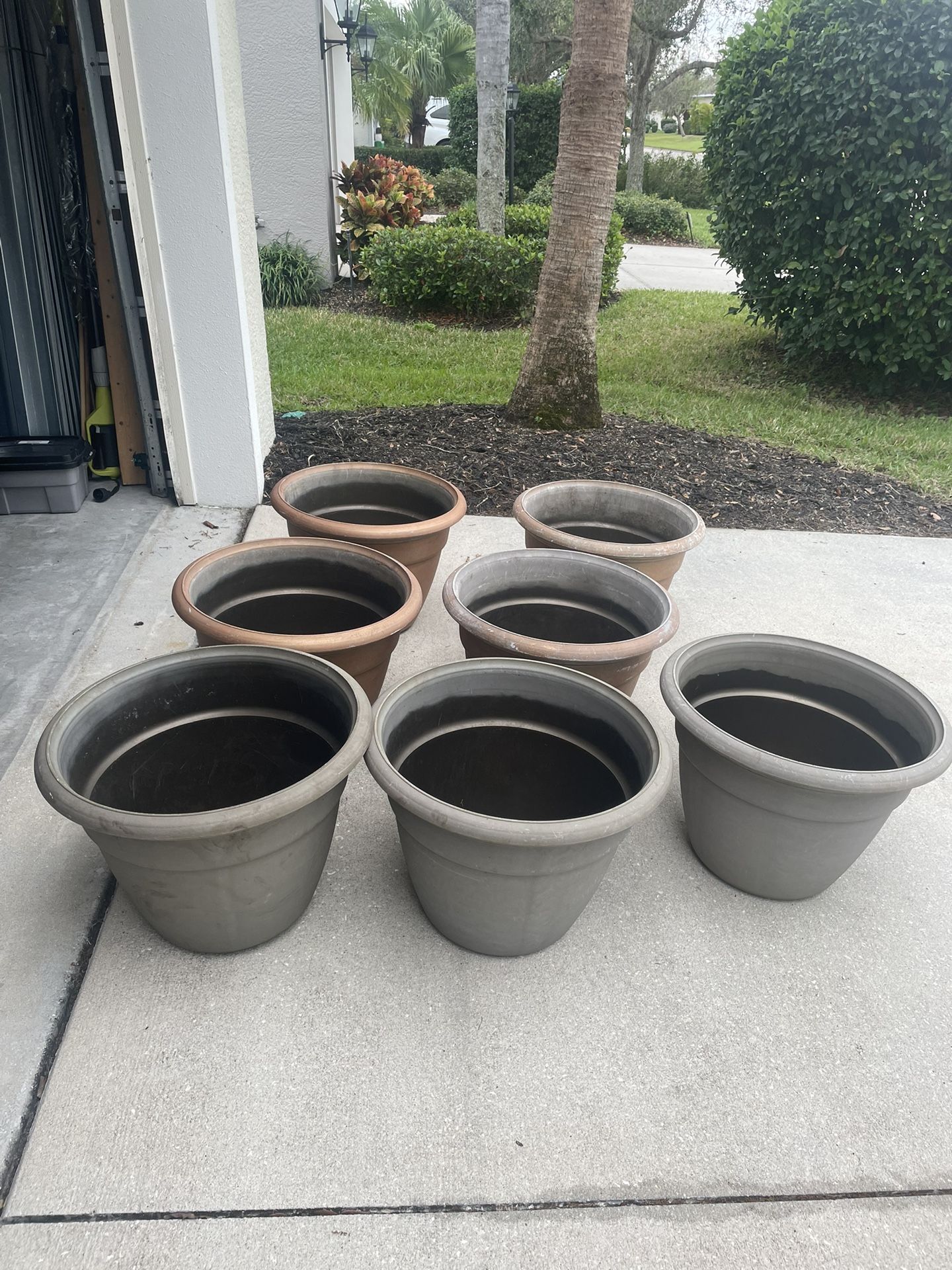 Large Used Plastic Planters