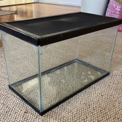 Small Aquarium Fish Tank Terrarium 5.5 Gallons