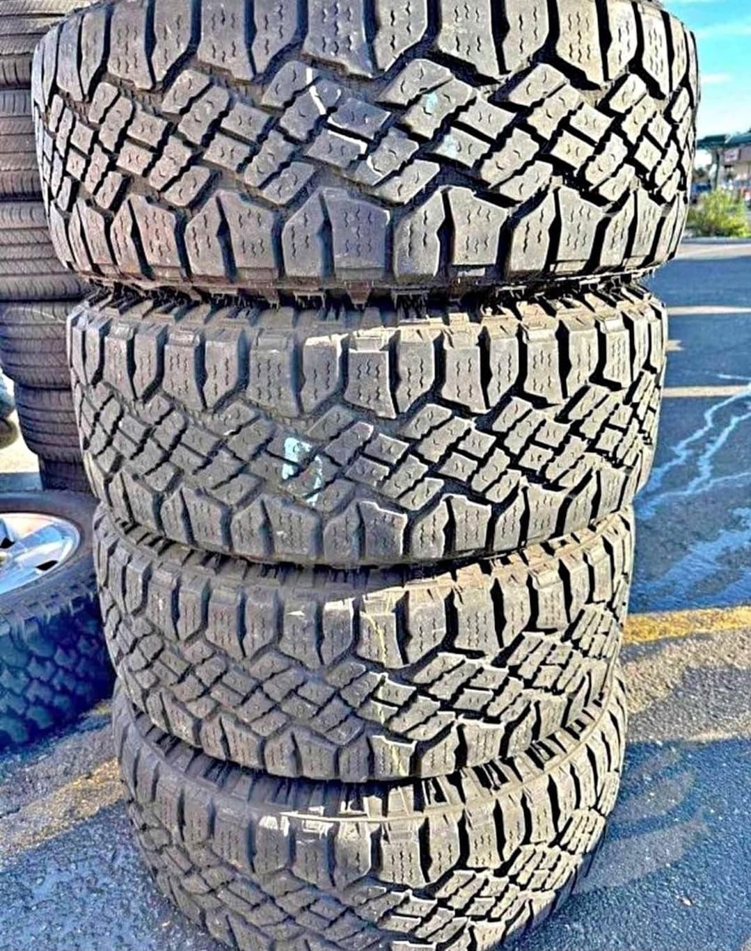 275 70 18 Vendo Un Seth De Llantas De La Marca Goodyear