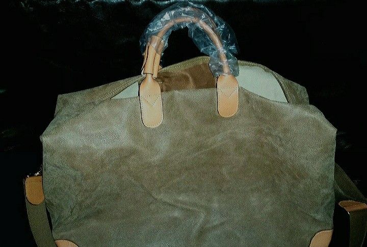 NWT MSRP $495..Brics Italy Duffle Bag