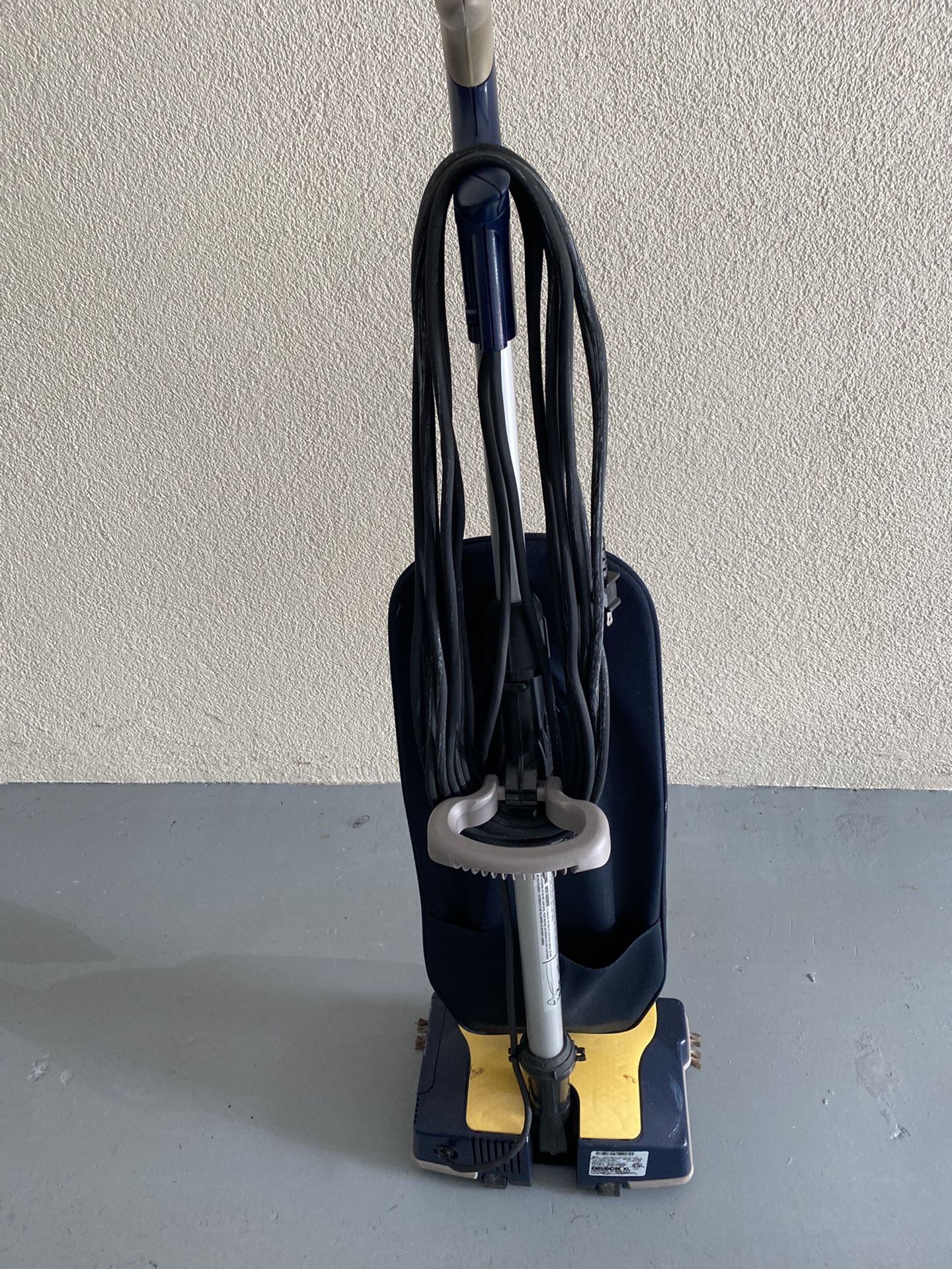 Oreck Gold XL Vacuum for Sale in Jupiter, FL OfferUp