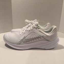 Brand NEW Size 11 Nike Quest 5 Men's Running Shoes
