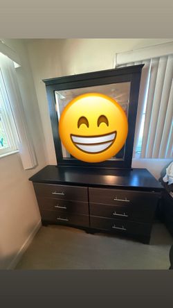 Dresser of 6 drawers with mirror