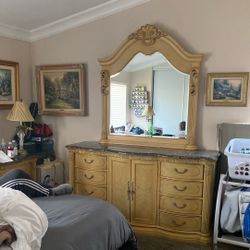 Dresser With Mirror