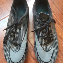 Boys NIKE Soccer Cleats Size 1 Youth