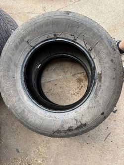 MATCHING PAIR(2) OF 255/ 70 R 17 TIRES
