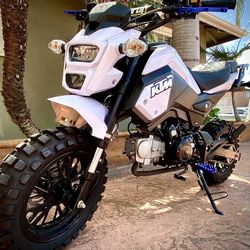 2025 Grom * Clone * Looks & Runs Great * Like New * New Foot Pegs & Levers Blue * 900 Miles On Bike * Great Deal ***