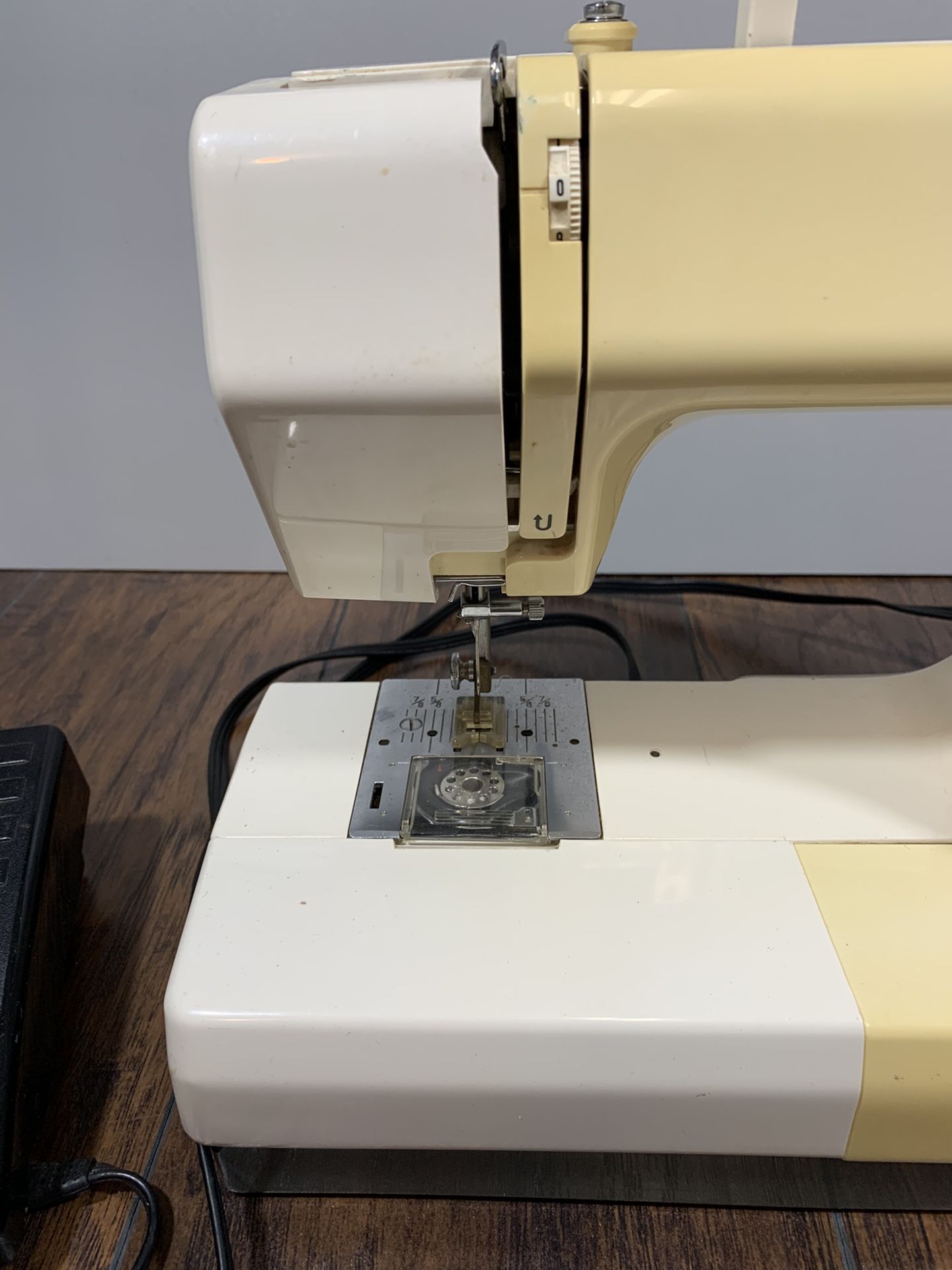 Kenmore 30 Stitch Sewing Machine Model 1884180 for Sale in Dahlonega