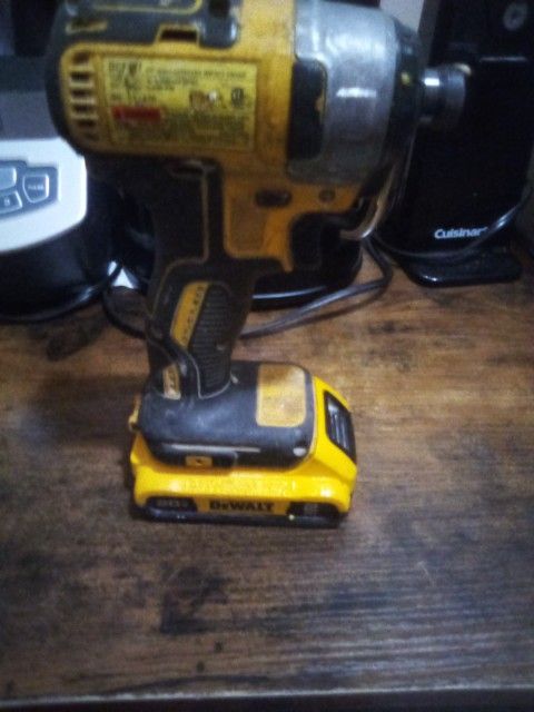 DeWalt impact drill in excellent condition drill and battery nothing Ron $50