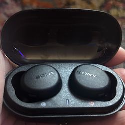 barely used SONY WF-XB700 Bluetooth Wireless Earphone EXTRA BASS - i just dont use earbuds so $85 located Off lake mead and Simmons area 