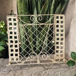 Metal Cookbook Holder Recipe Book Stand for Kitchen, Vintage Scrollwork 