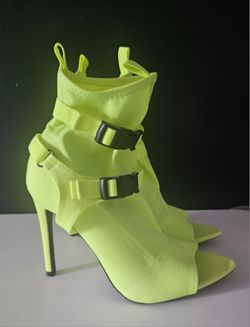 Yellow Boots Size 7 1/2 