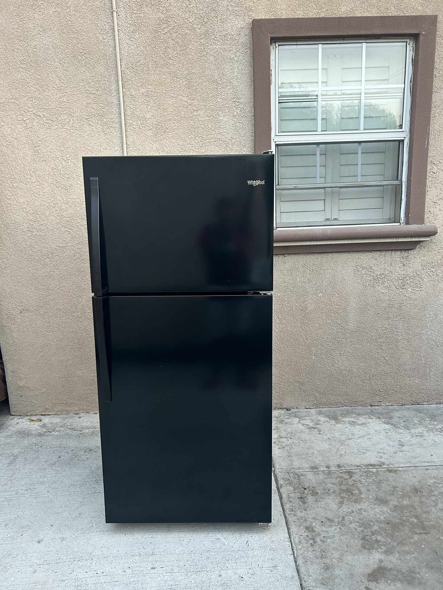 30x30x66 Whirlpool Fridge Black 18cuft 3 Months Warranty