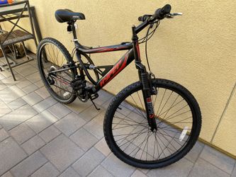 Hyper Shocker 26 mountain bike (medium size frame)