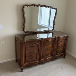 BEAUTIFUL French Provincial Dresser! SOLID WOOD!